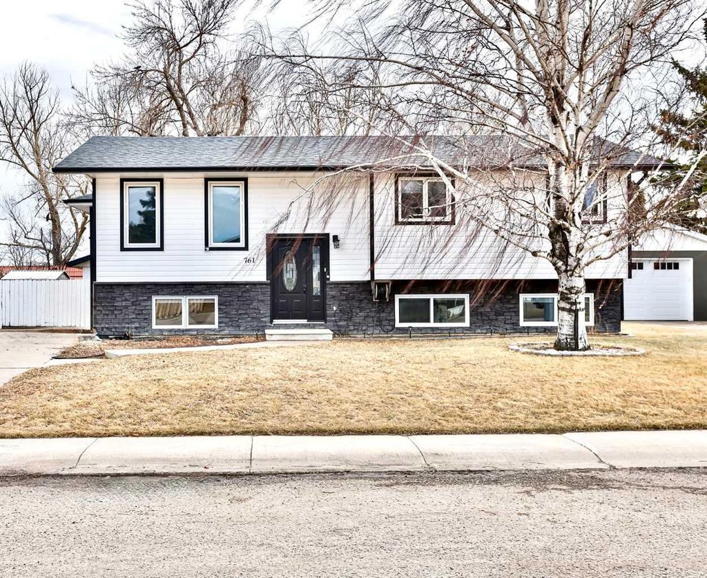 Photo of 761 Gibbons Avenue N, Picture Butte, AB T0K 1V0 (MLS # A2295033)