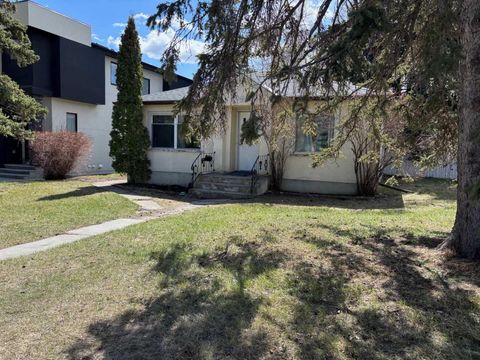 Photo of 2523 3 Avenue NW, Calgary, AB T2N 0L4 (MLS # A2306157)
