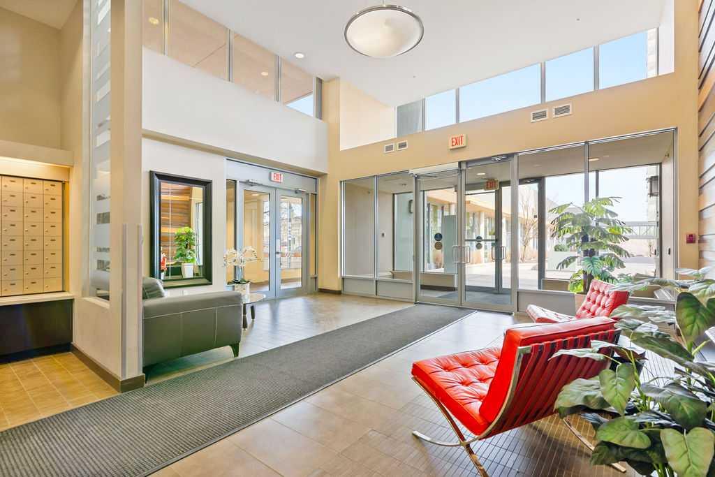 55 Spruce Place SW 2202