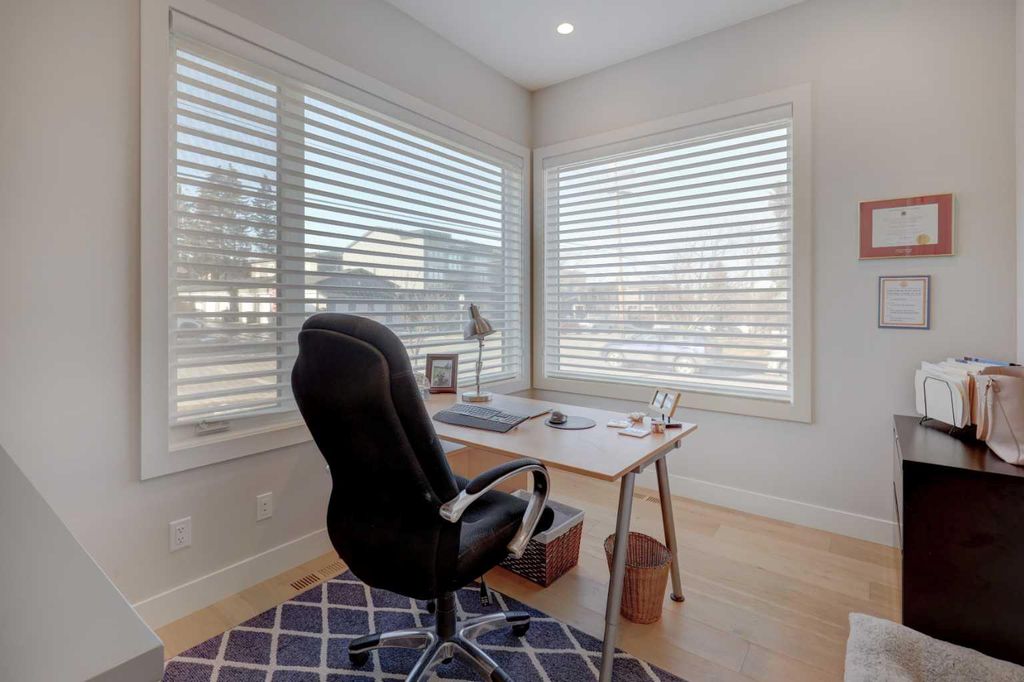 Photo of 3902 19 Street SW, Calgary, AB T2T 4X9 (MLS # A2278423)