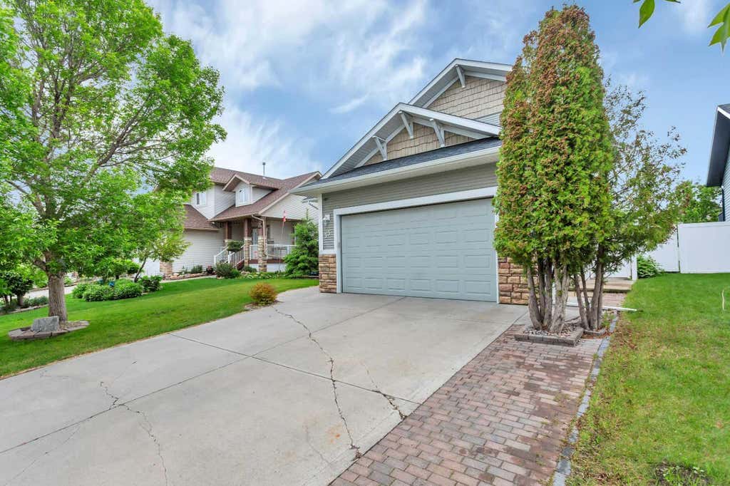 Photo of 33 Walker Boulevard, Red Deer, AB T4L 7E4 (MLS # A2320008)