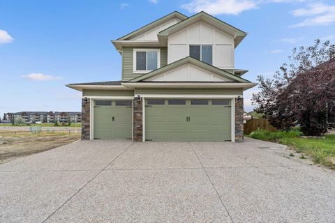 17 Lakes Estates Circle Strathmore AB T1P 0B7