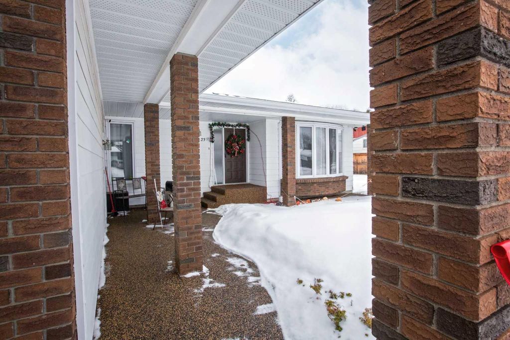 Photo of 4719 23 Street, Lloydminster, SK S9V 1N3 (MLS # A2283310)
