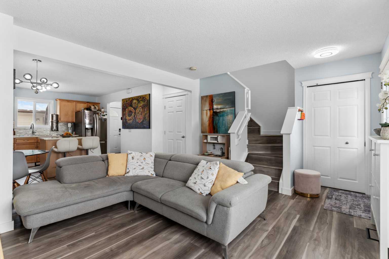 219 Silverado Plains Close SW