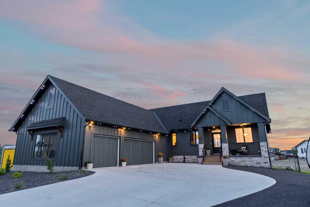 Photo of 32 Monterra Landing, Cochrane Lake, AB T4C 0G8 (MLS # A2354300)
