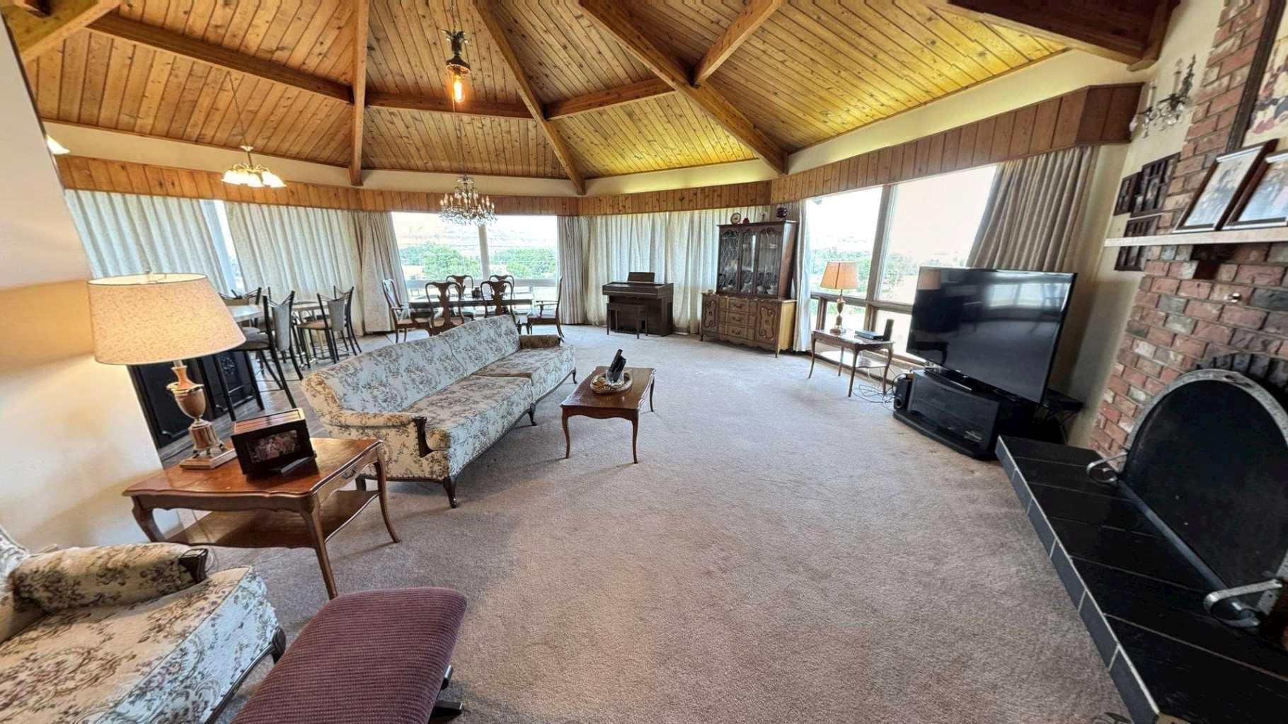 210 1 Street S