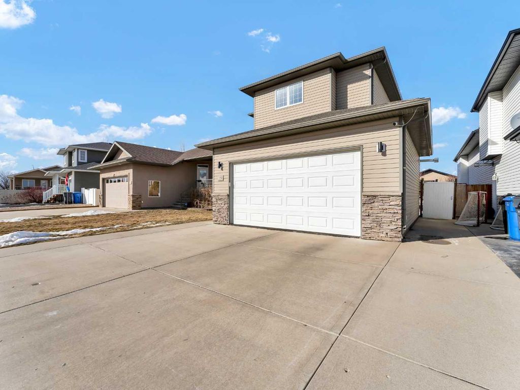 Photo of 229 Somerset Road SE, Medicine Hat, AB T1B 0G8 (MLS # A2288940)