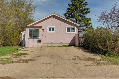 Photo of 4212 C + E Trail, Lacombe, AB T4L 1V8 (MLS # A2311011)