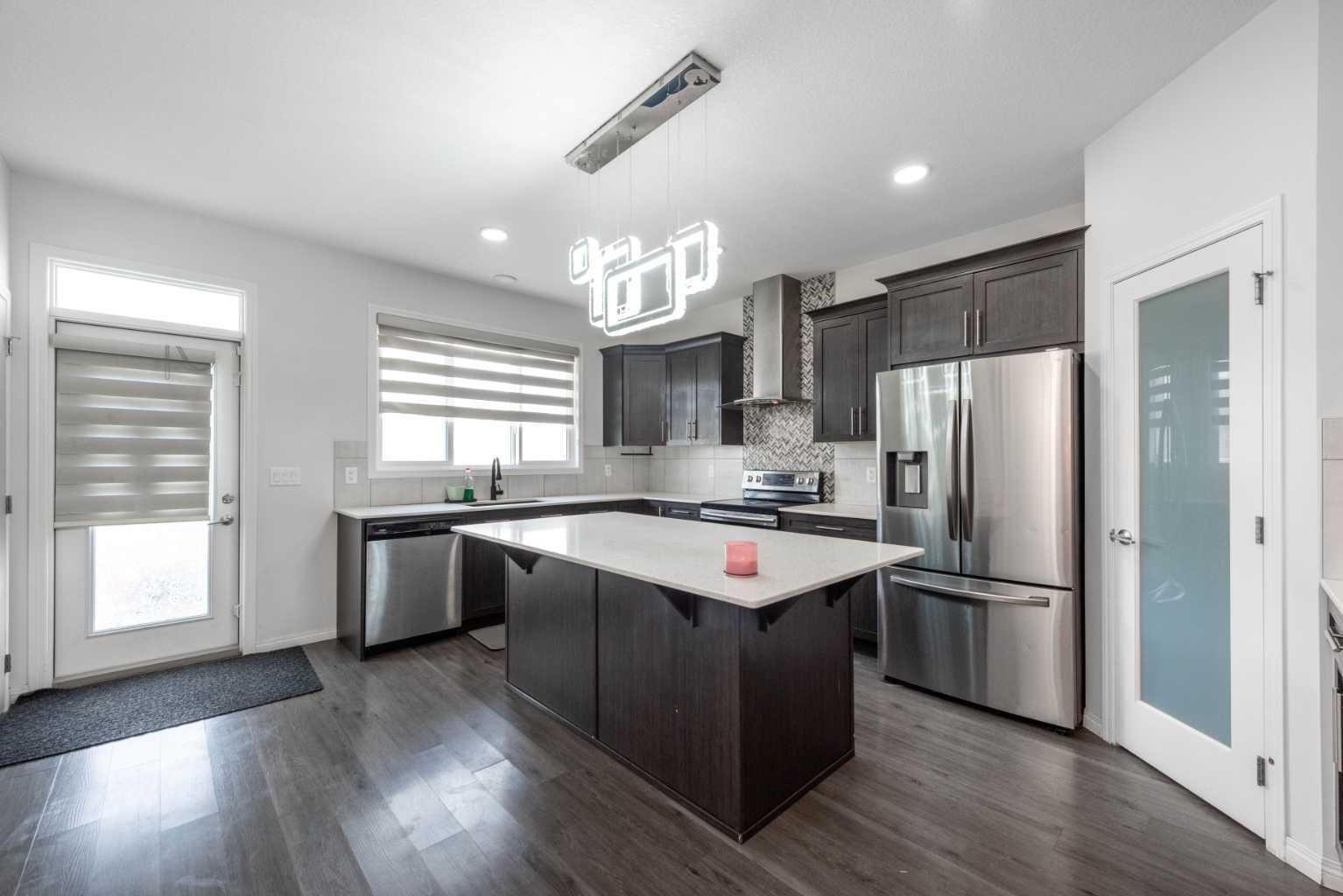 232 Cornergate Row NE