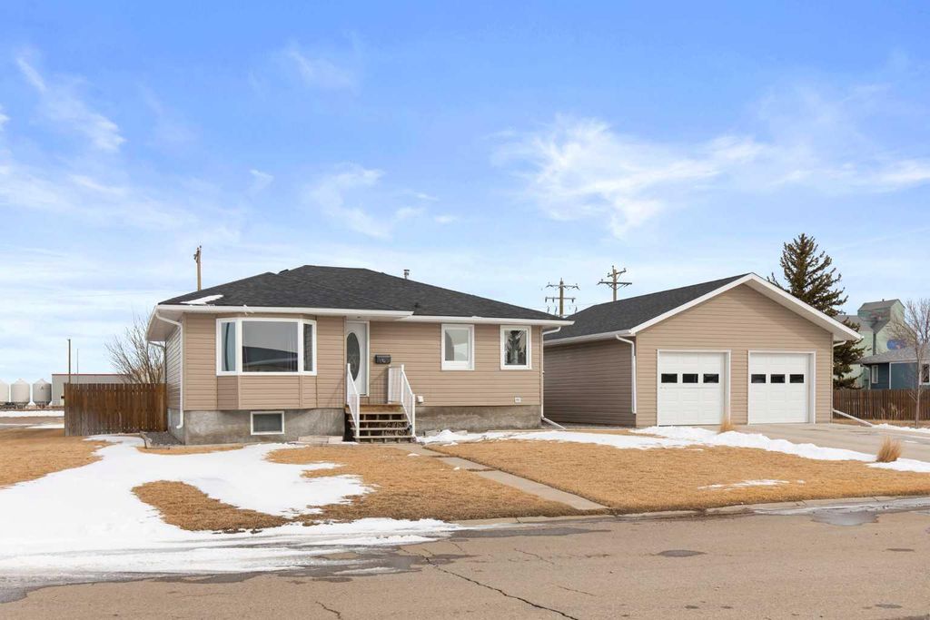 Photo of 803 2 Avenue W, Foremost, AB T0K 0X0 (MLS # A2292573)