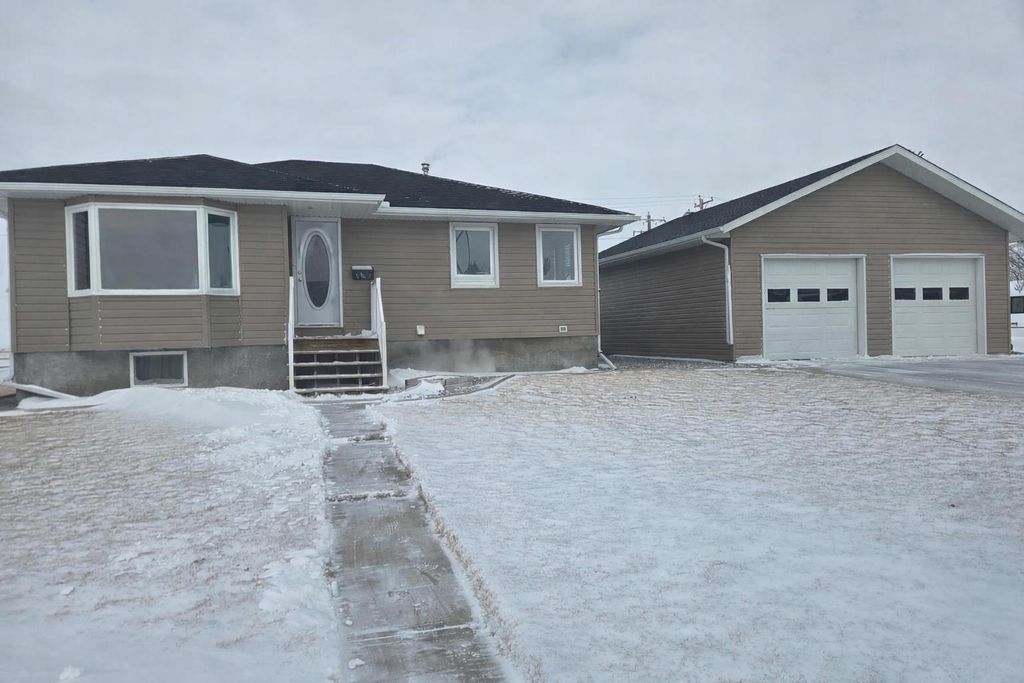 Photo of 803 2 W, Foremost, AB T0K 0X0 (MLS # A2292573)