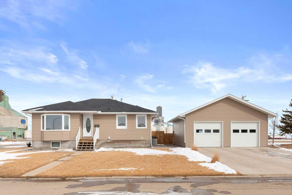Photo of 803 2 Avenue W, Foremost, AB T0K 0X0 (MLS # A2292573)