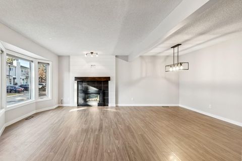 172 Riverglen Park SE Calgary AB T2C 3Z1