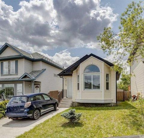 2142 Country Hills Circle NW Calgary AB T3K 4Z3