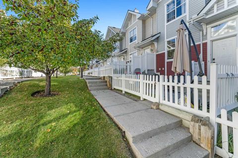 Photo of 3305 New Brighton Gardens SE, Calgary, AB T2Z 0A2 (MLS # A2285675)