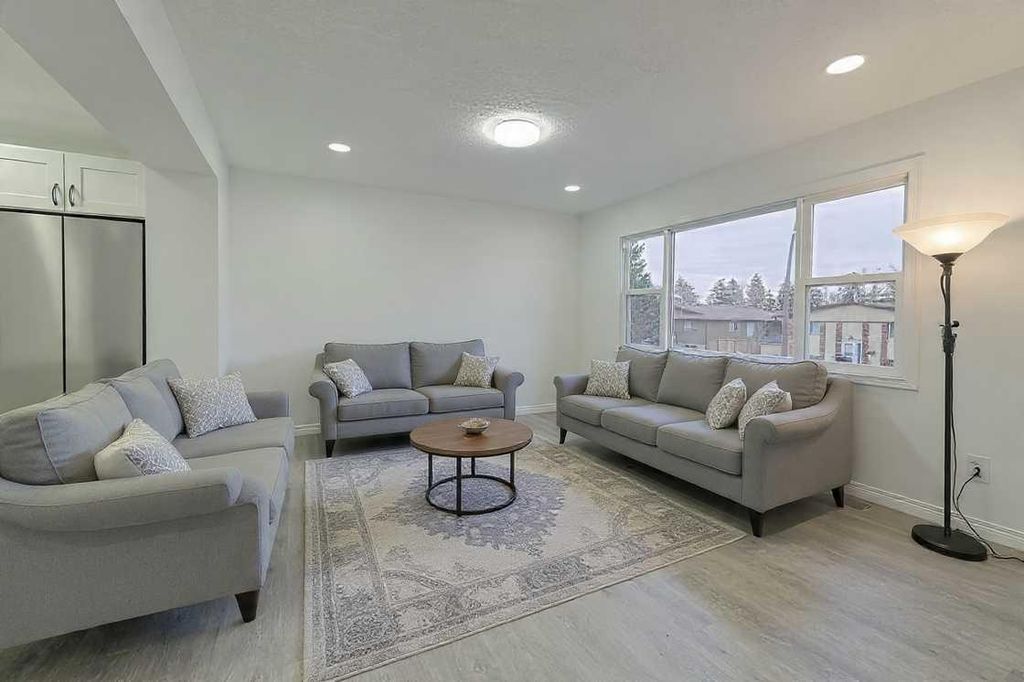 Photo of 404 Pinehill Road NE, Calgary, AB T1Y 2M6 (MLS # A2287650)