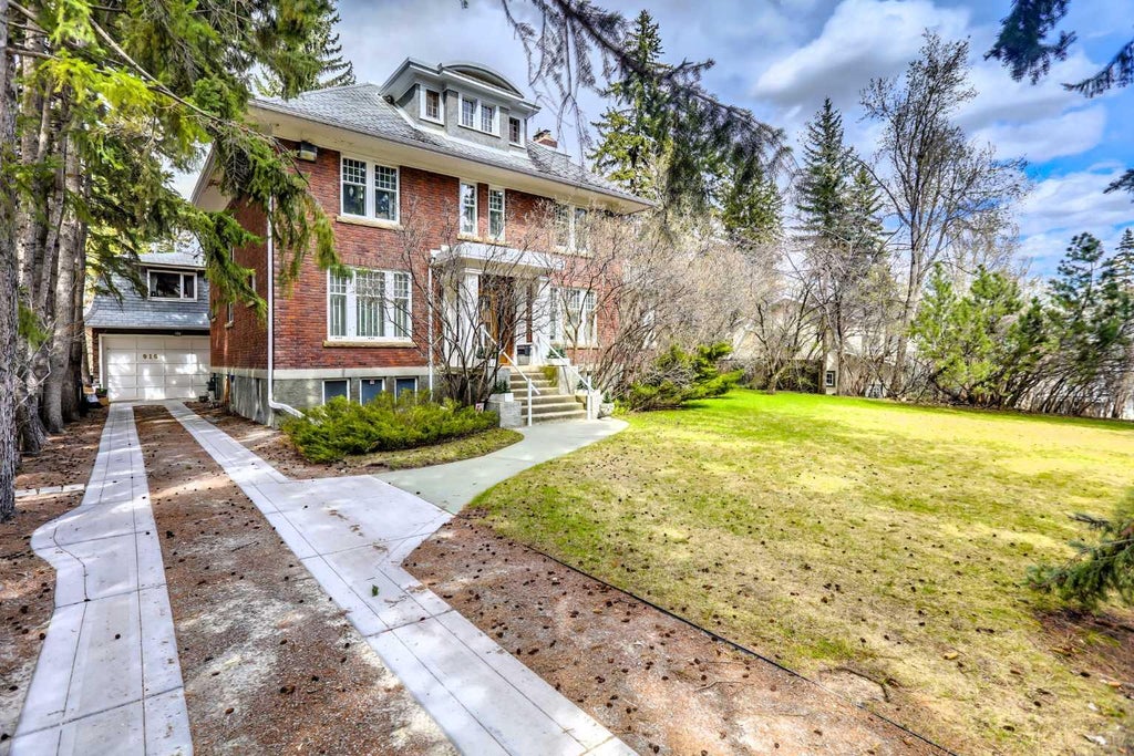Photo of 916 Durham Avenue SW, Calgary, AB T2T 0P6 (MLS # A2345635)