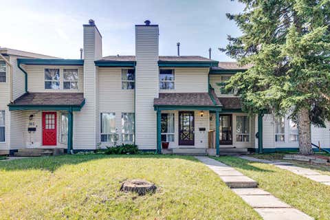 Photo of 33 Woodhill Court SW, Calgary, AB T2W 3P1 (MLS # A2338153)