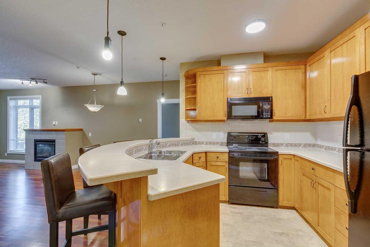 24 Hemlock Crescent SW 2201