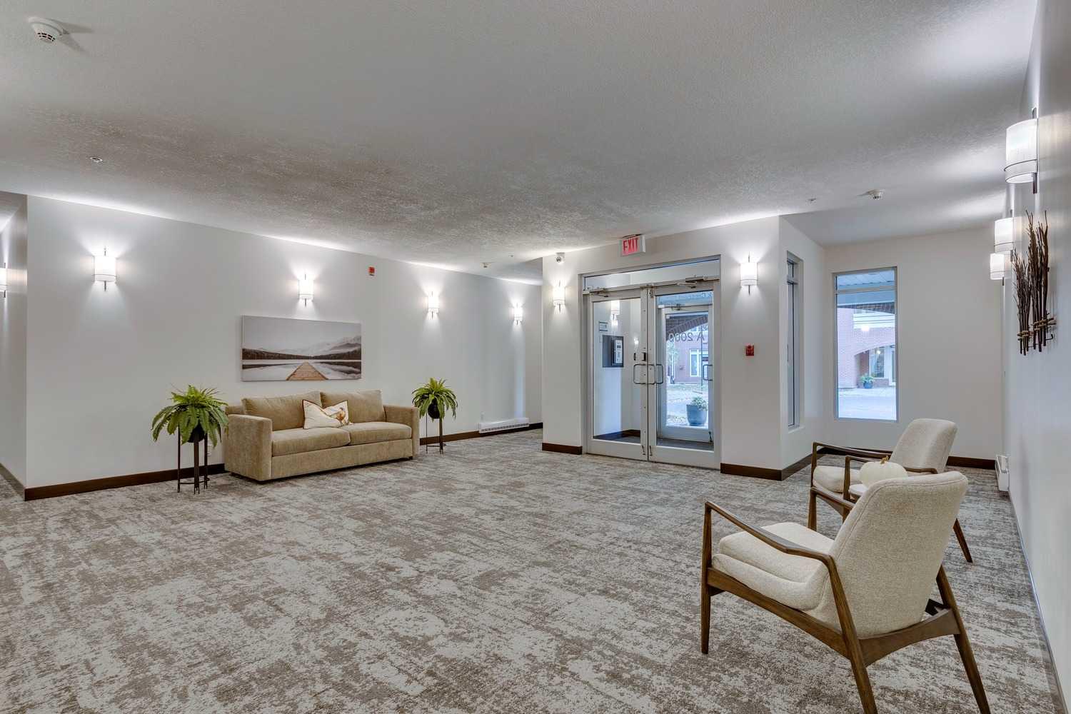 24 Hemlock Crescent SW 2201