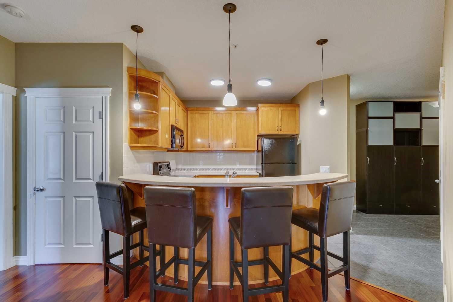 24 Hemlock Crescent SW 2201