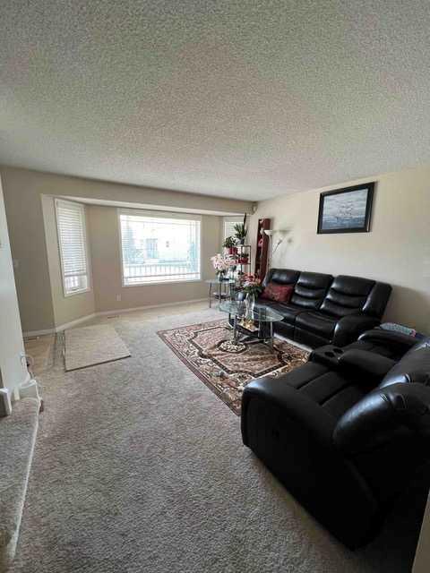 22 Arbour Crest Circle NW