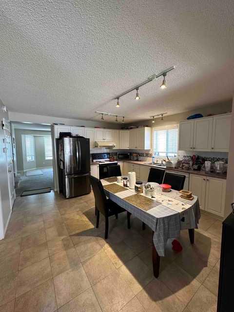 22 Arbour Crest Circle NW