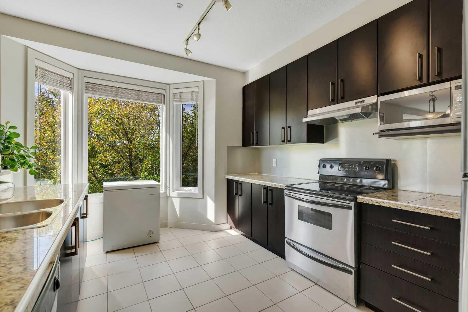 830 Centre Avenue NE 302