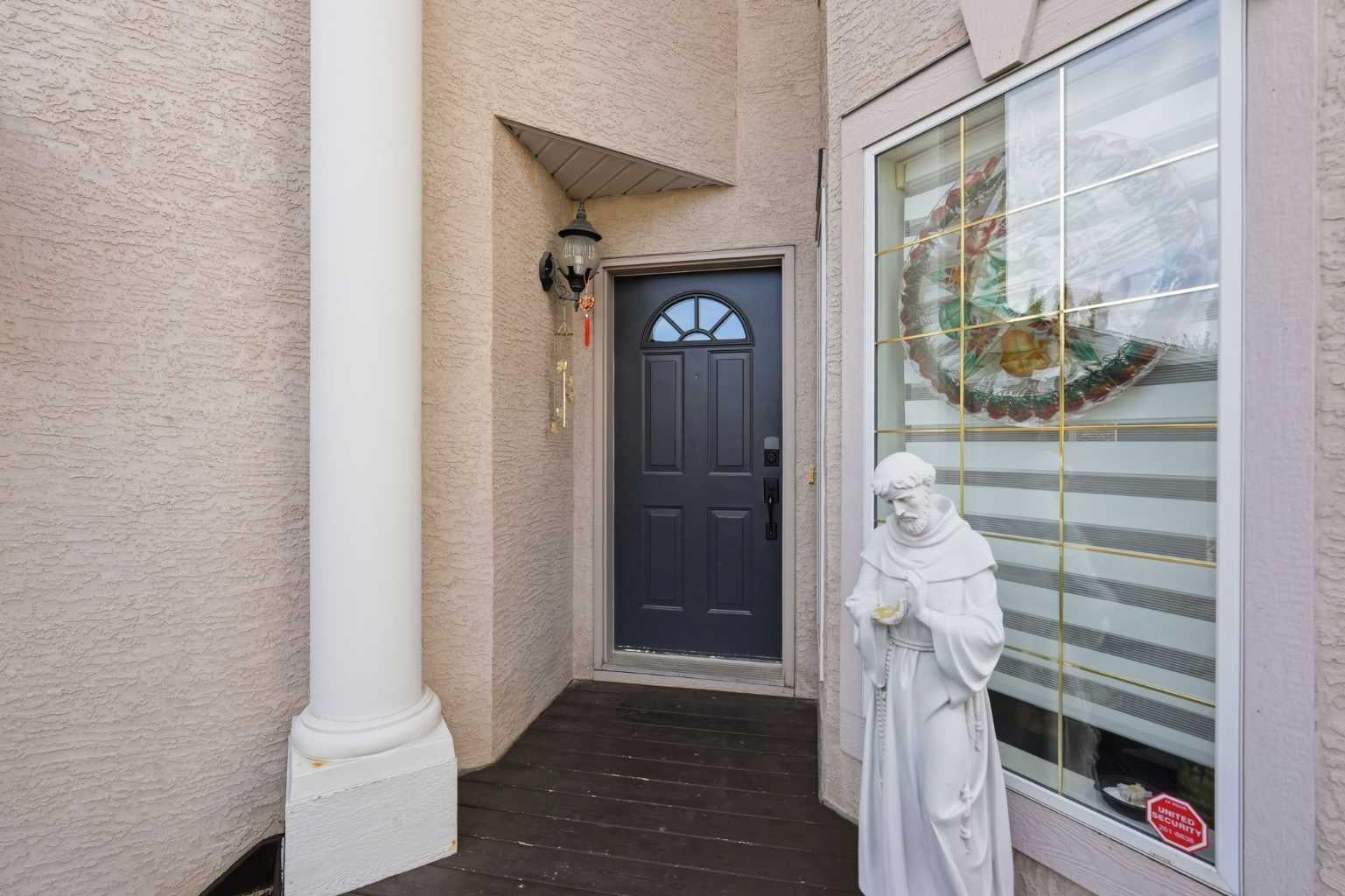 135 Millview Gardens SW