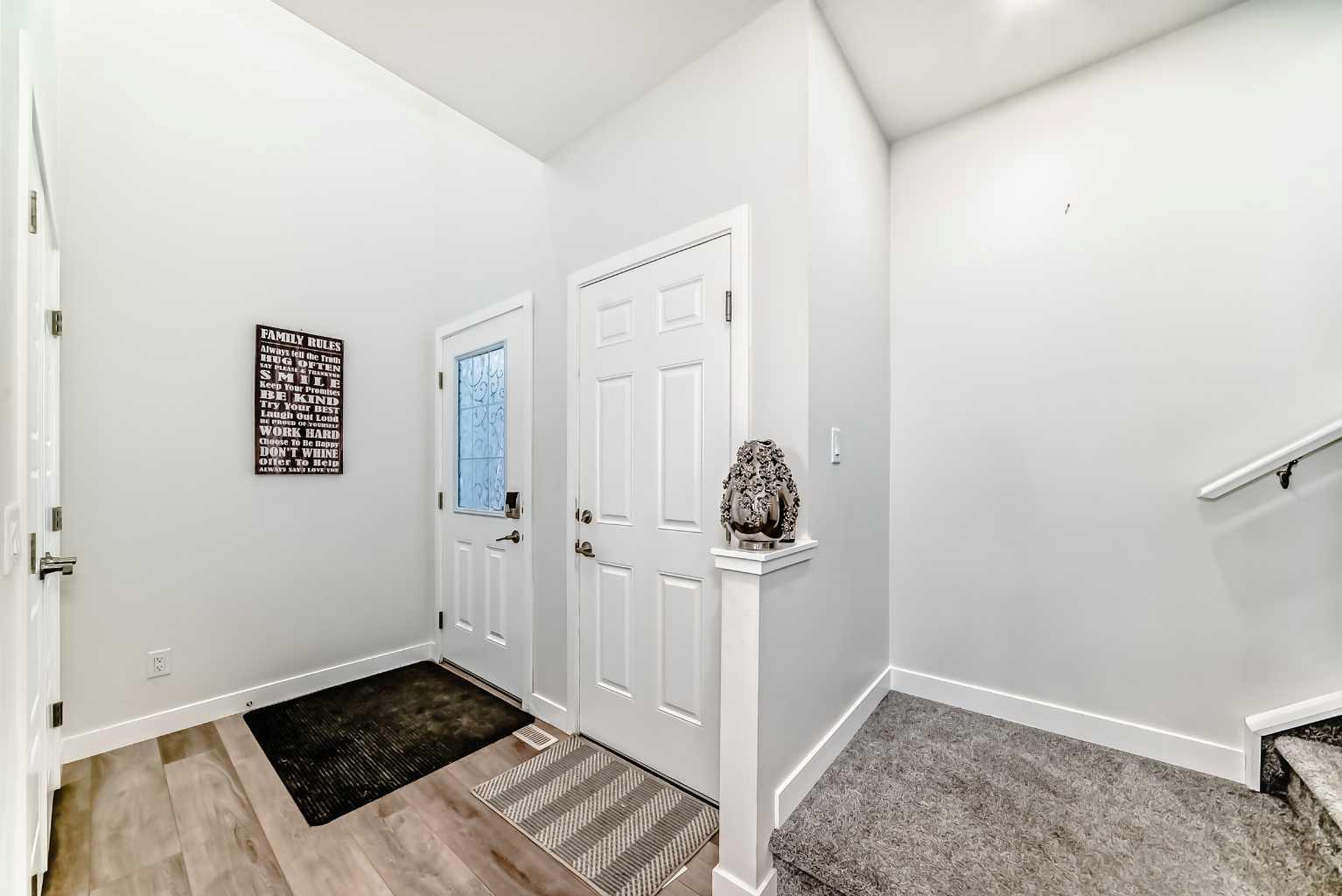 453 Corner Meadows Way NE