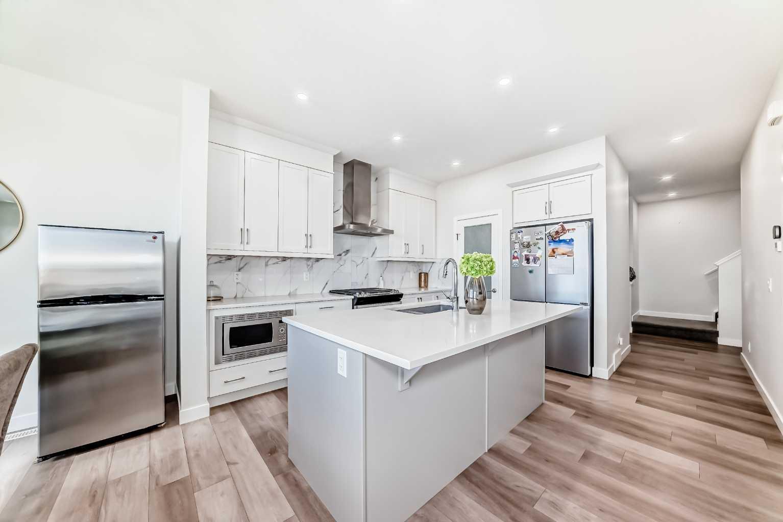 453 Corner Meadows Way NE
