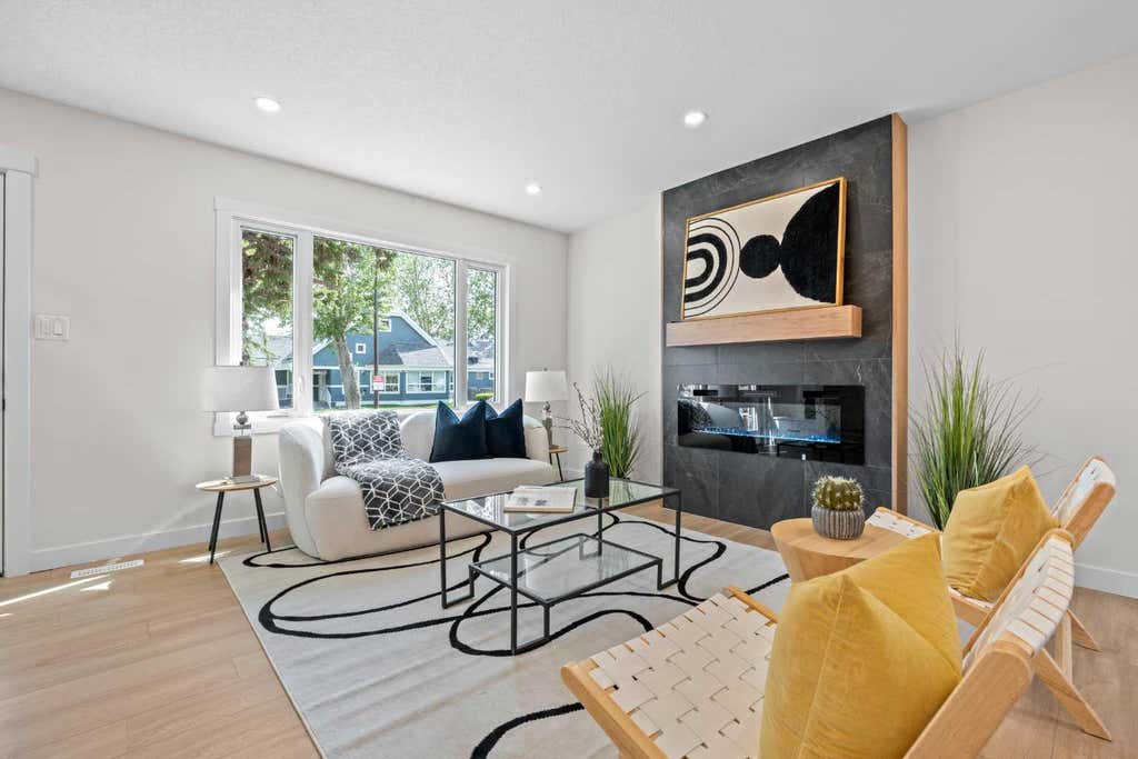 Photo of 3020 15 Avenue SW, Calgary, AB T3C 0Y6 (MLS # A2327829)