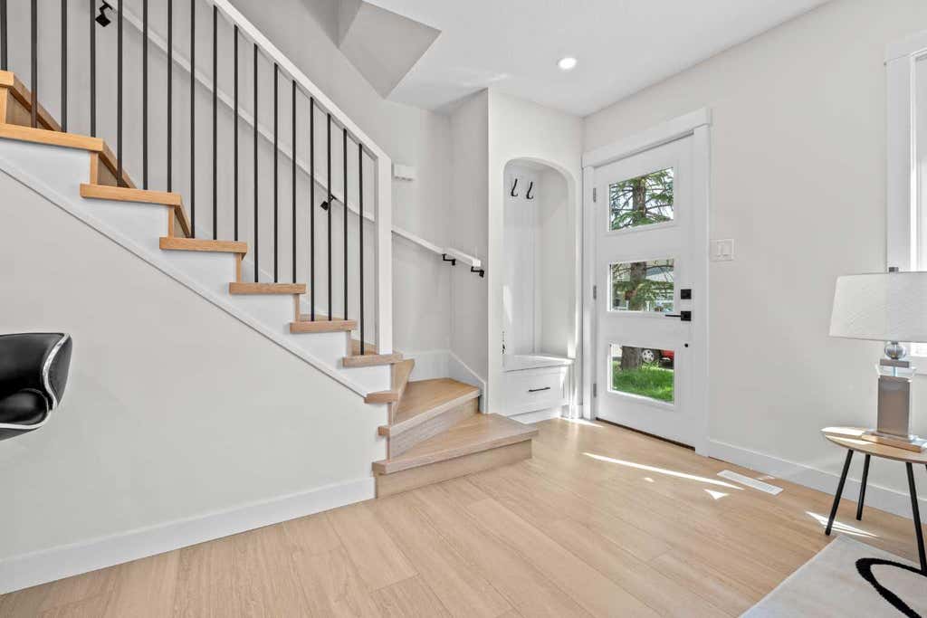 Photo of 3020 15 Avenue SW, Calgary, AB T3C 0Y6 (MLS # A2327829)