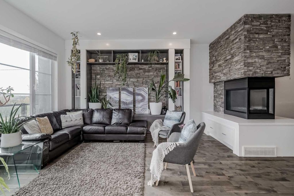 Photo of 701 13A Street NE, Calgary, AB T2E 4S4 (MLS # A2293312)