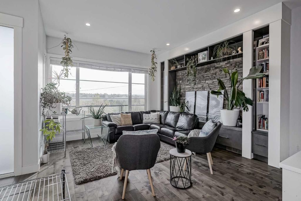 Photo of 701 13A Street NE, Calgary, AB T2E 4S4 (MLS # A2293312)