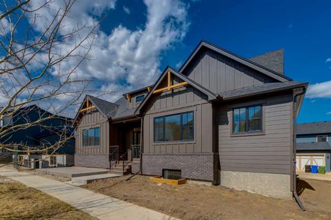 90 Treeline Gardens SW Calgary AB T2Y 0W6