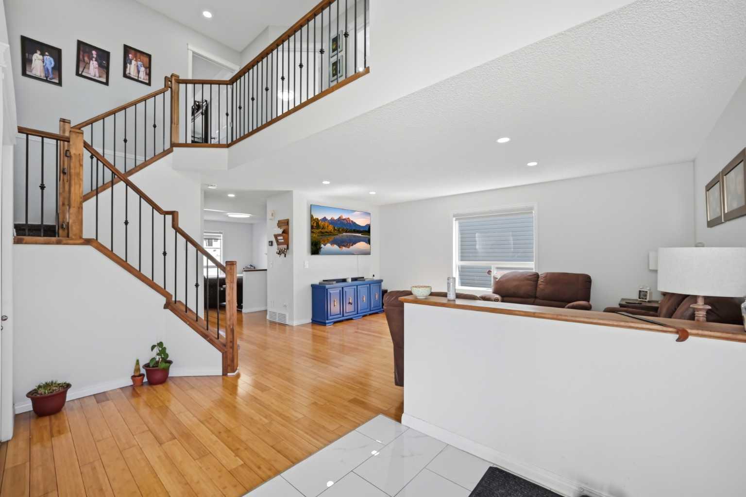 89 Saddlehorn Close NE