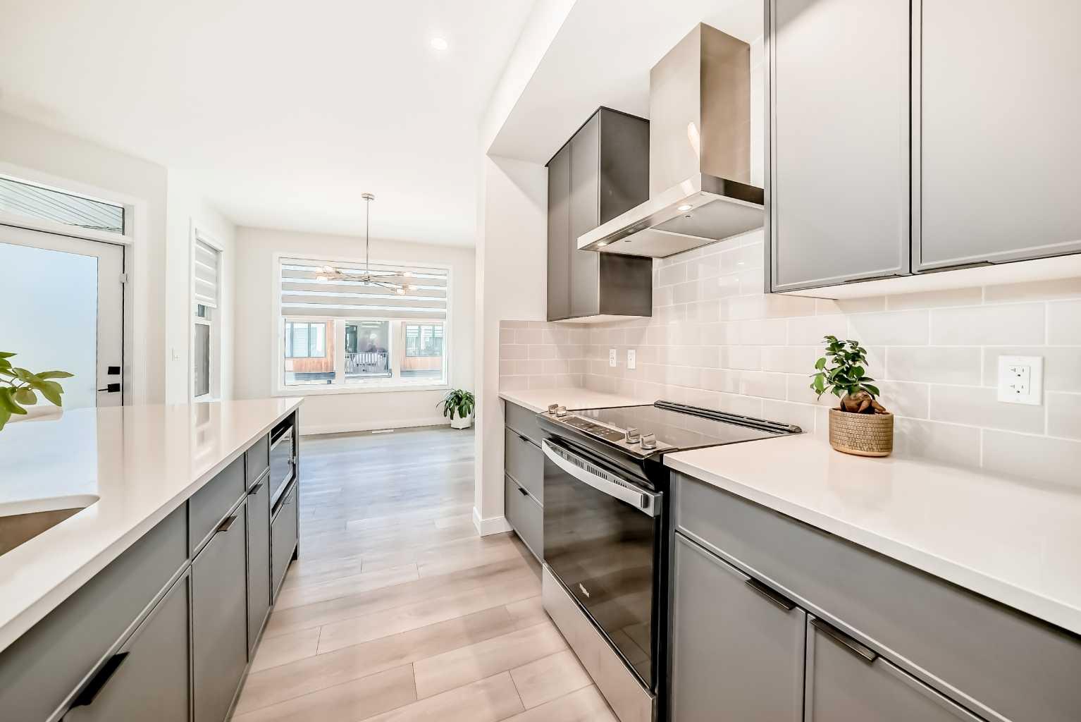 81 Greenbriar Place NW 323