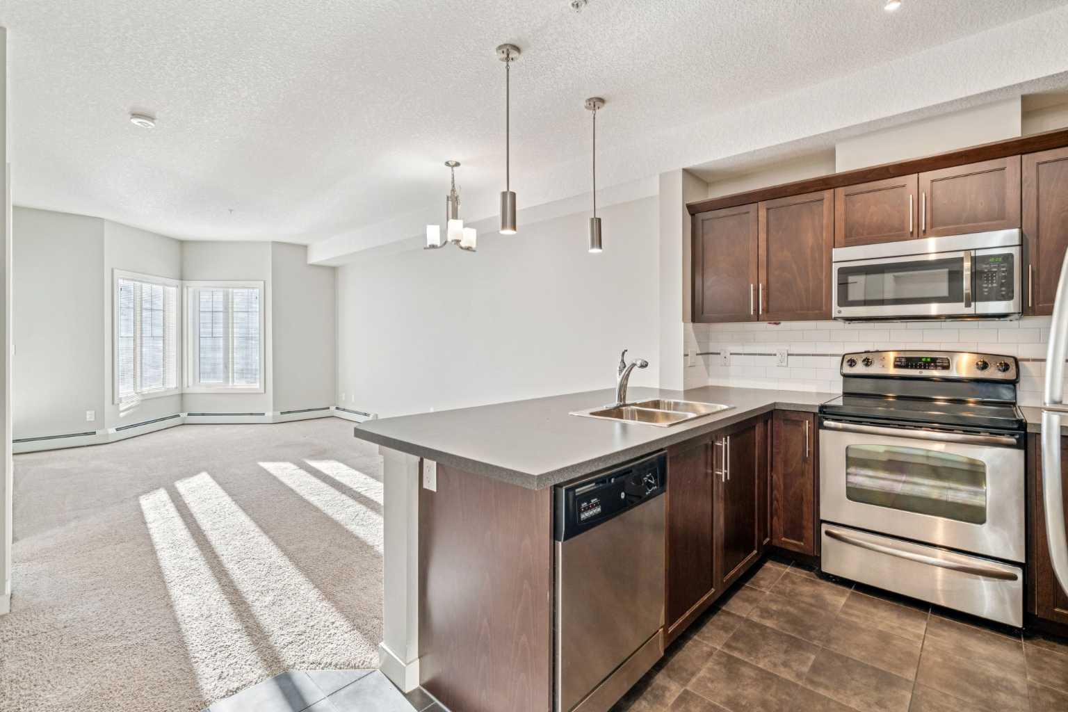 20 Royal Oak Plaza NW 321