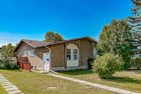 13 Rundlelawn Court NE Calgary AB T2Y 3H3