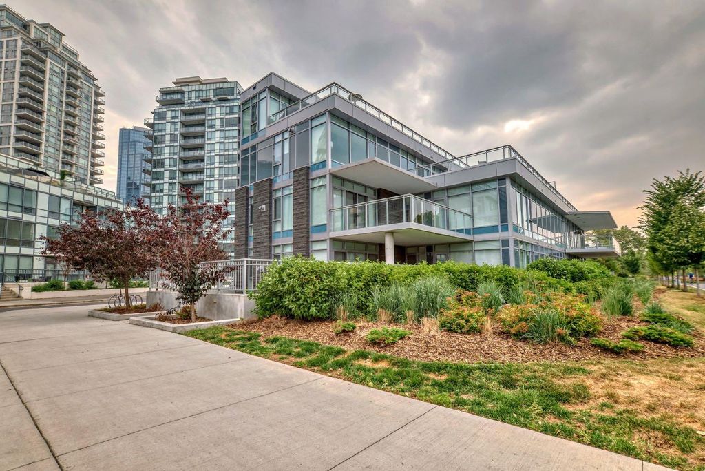 Photo of 88 Waterfront Mews SW #201, Calgary, AB T2P 1K7 (MLS # A2205255)