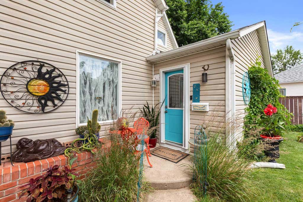 Photo of 140 6 Street SE, Medicine Hat, AB T1A 1G8 (MLS # A2327559)