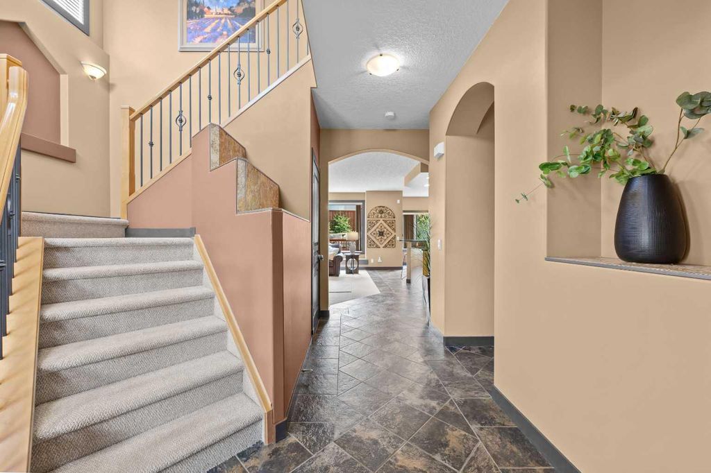 Photo of 139 Tuscany Ridge Close NW, Calgary, AB T3L 2K6 (MLS # A2331452)