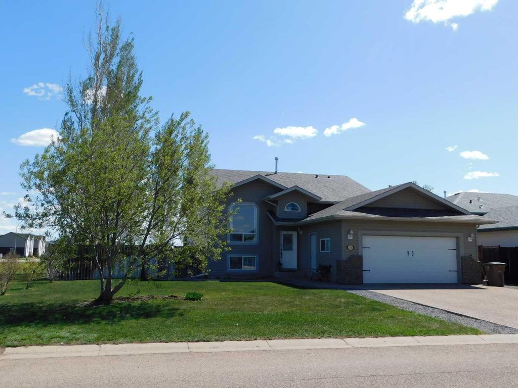 Photo of 136 Meadowbrook Drive E, Brooks, AB T1R 1N8 (MLS # A2305582)