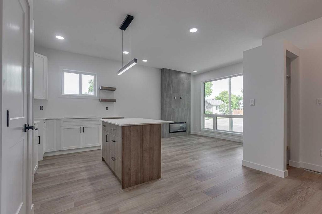 Photo of 5537 51 Avenue #4, Lacombe, AB T4L 1K9 (MLS # A2320707)