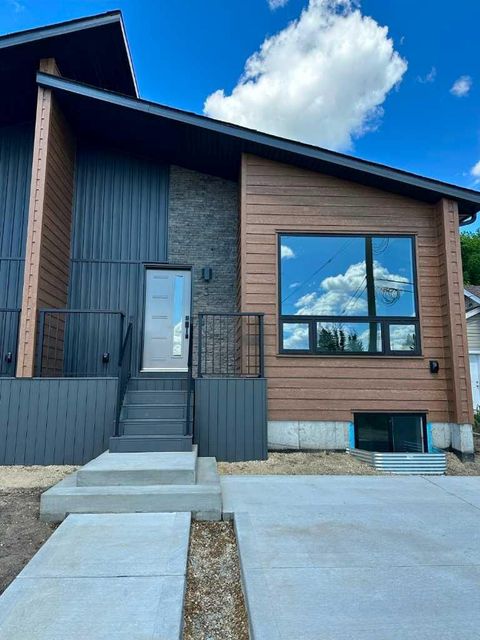 Photo of 5537 51 Avenue #4, Lacombe, AB T4L 1K9 (MLS # A2320707)