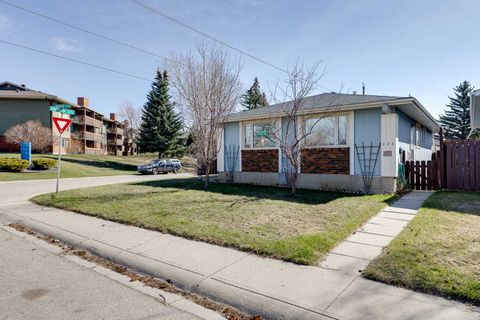 Photo of 226 Huntington Close NE, Calgary, AB T2K 5B4 (MLS # A2306386)