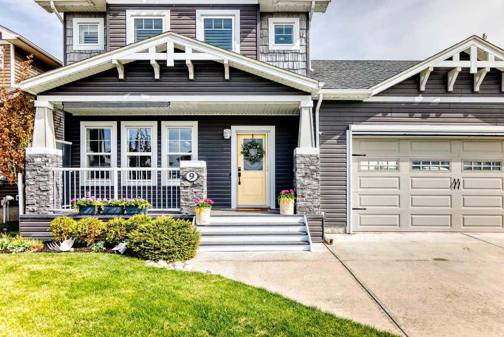Photo of 9 Bethune Way, Carstairs, AB T0M 0N0 (MLS # A2326993)
