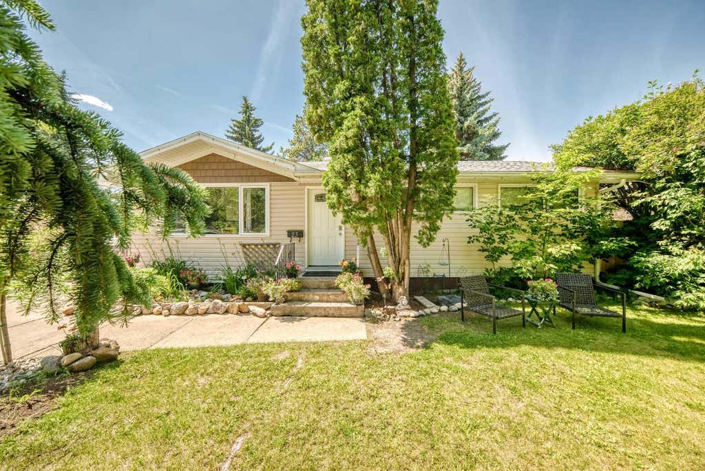 Photo of 23 Spruce Crescent, St Albert, AB T8N 0H4 (MLS # A2327266)
