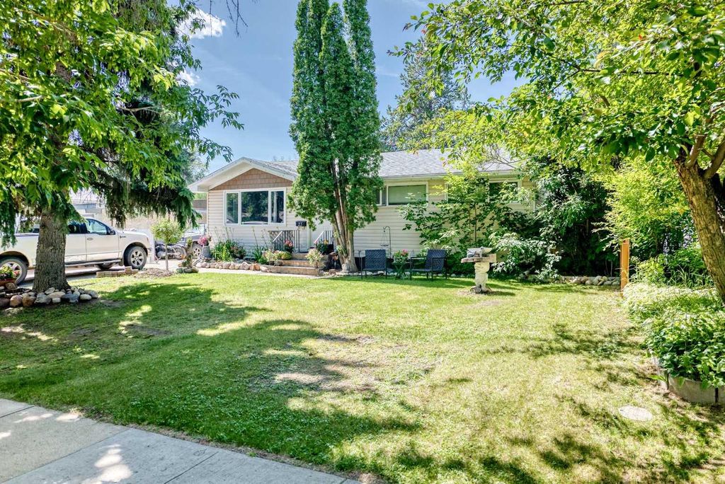Photo of 23 Spruce Crescent, St Albert, AB T8N 0H4 (MLS # A2327266)